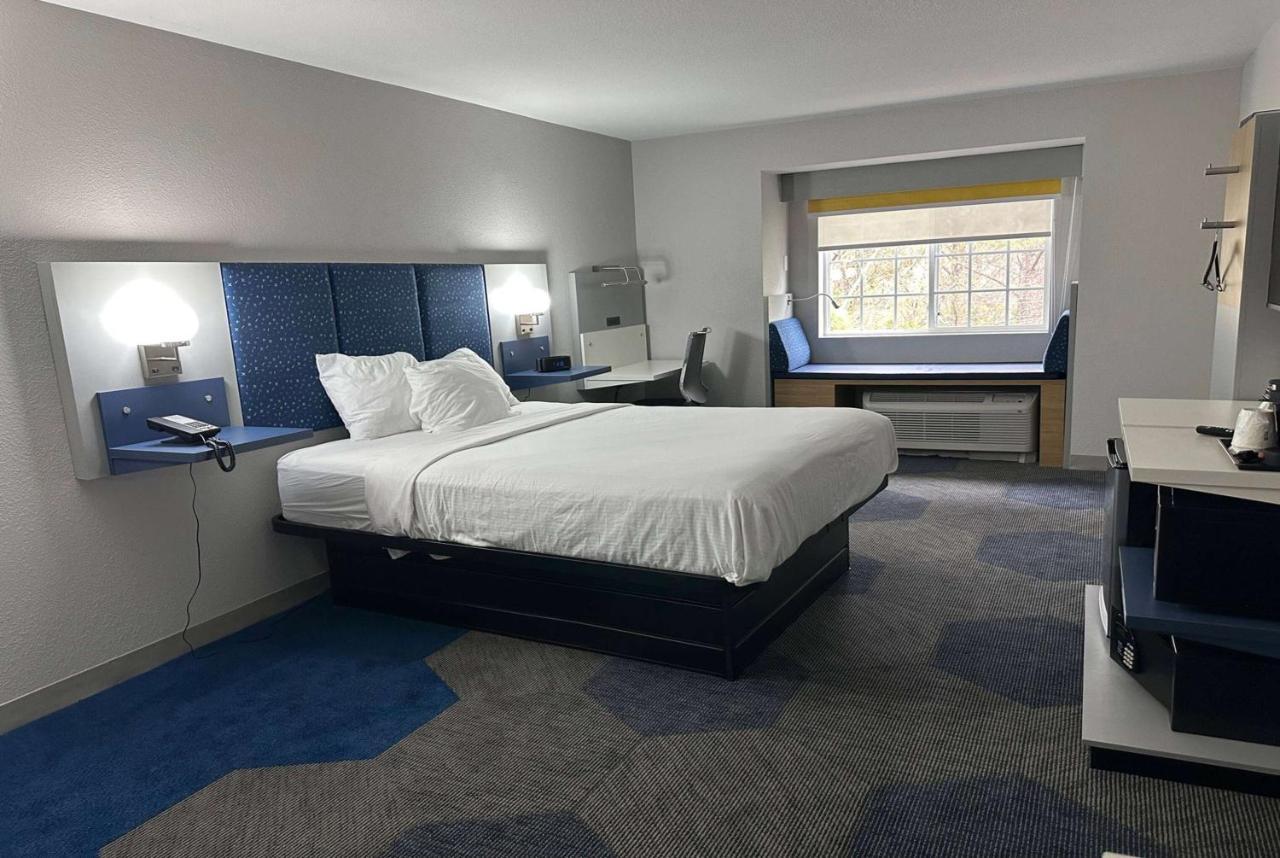 Microtel Inn & Suites By Wyndham Manchester - Newly Renovated Extérieur photo